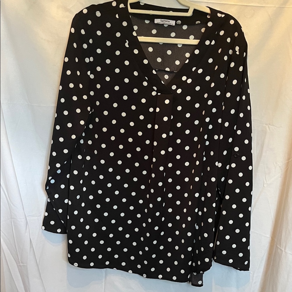 Black and White Polka Dot V-Neck Blouse